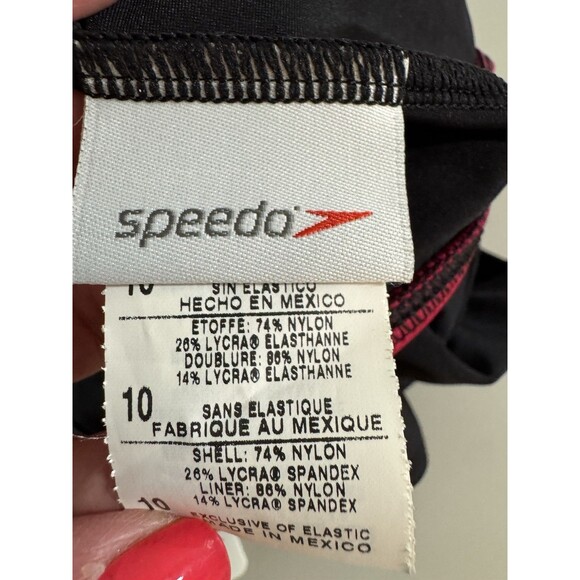 New Womens Speedo One Piece Swimsuit Conservative Cut Soft Cups Black Red 10 - Picture 8 of 9